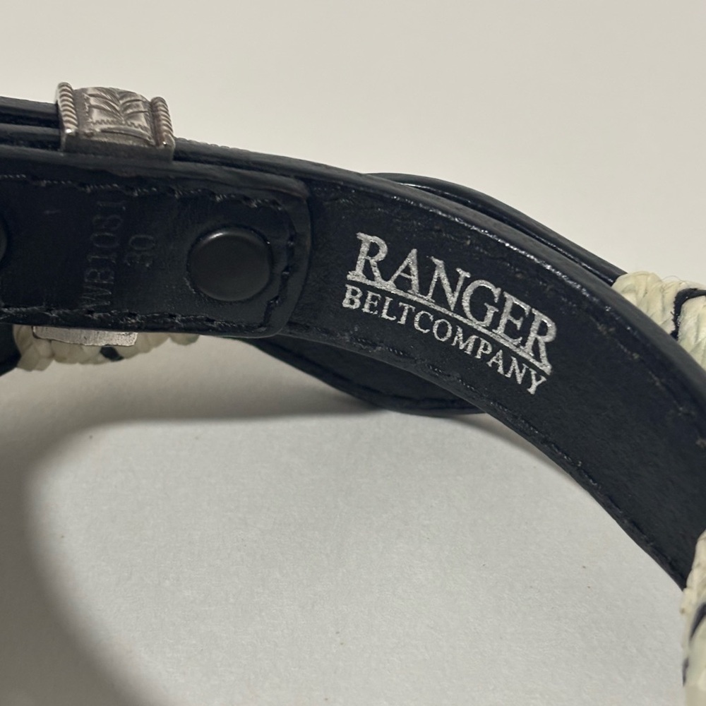 Vintage 1997 Ranger Western Belt Black Tooled Leather Silver Cross Conchos - Picture 6 of 6